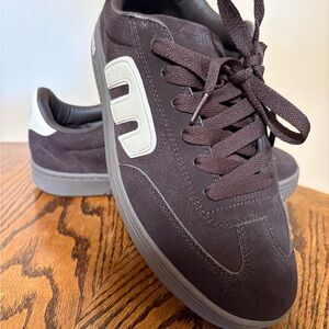 NWOT Etnies Dark Brown and Beige Sneakers